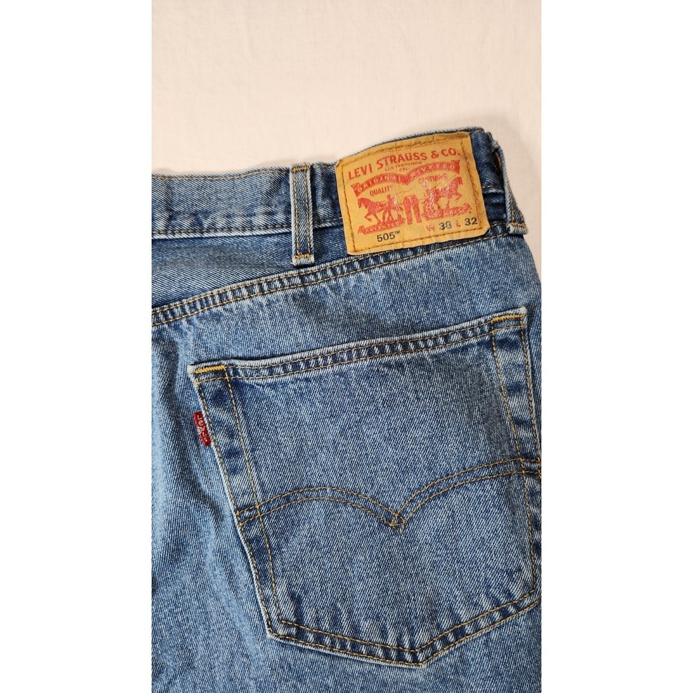 Levi Jeans Men's 38x32 Blue 505  Straight Leg Regular Fit Medium Wash